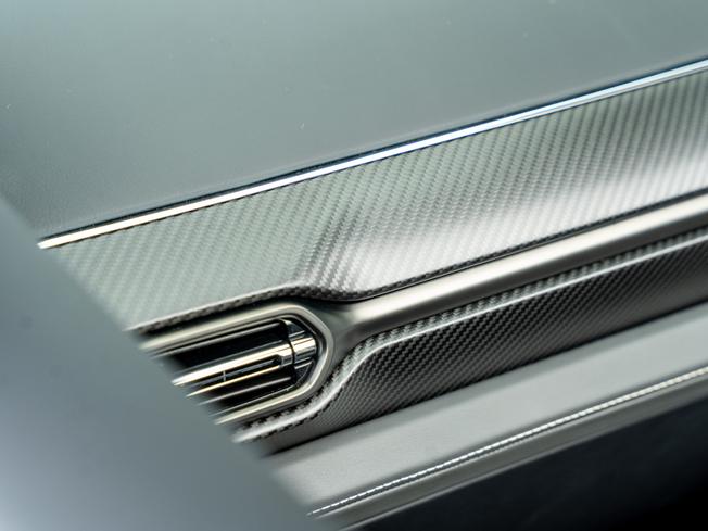 ASTON MARTIN Vanquish Photo 23