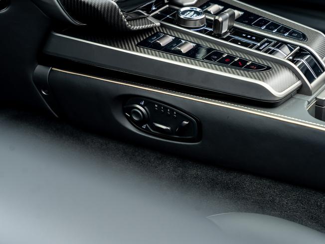 ASTON MARTIN Vanquish Photo 26