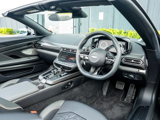 ASTON MARTIN Vanquish Photo 3