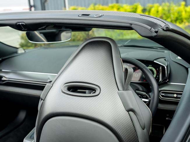 ASTON MARTIN Vanquish Photo 35