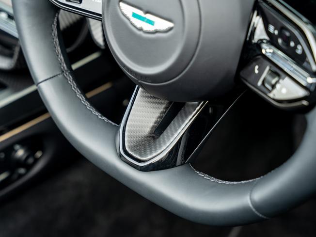 ASTON MARTIN Vanquish Photo 36