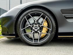 ASTON MARTIN Vanquish Photo 4