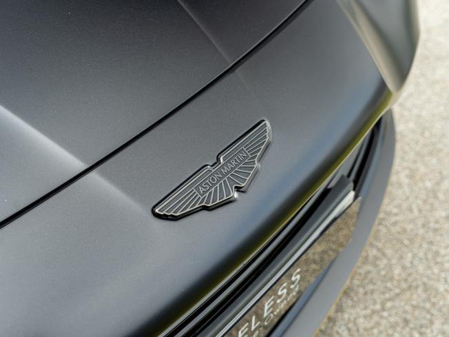ASTON MARTIN Vanquish Photo 40