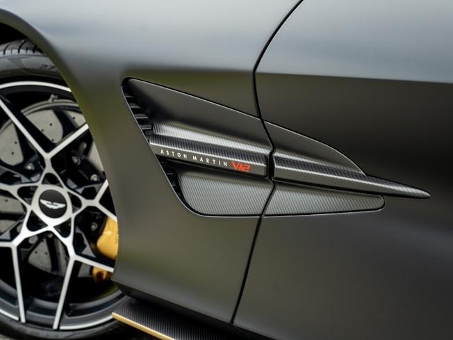 ASTON MARTIN Vanquish Photo 44