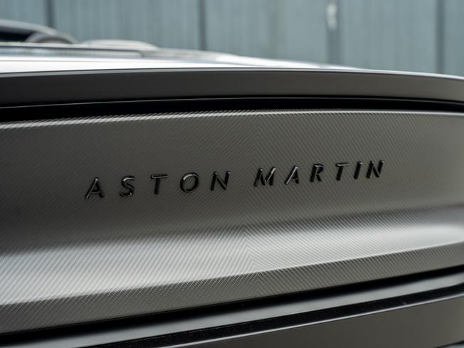 ASTON MARTIN Vanquish Photo 8