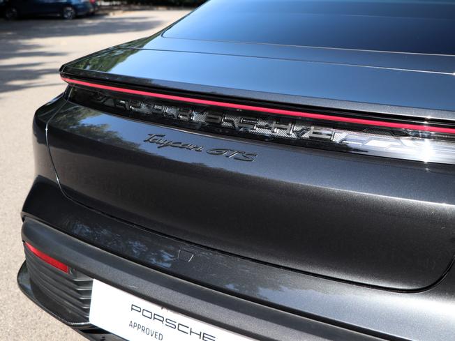 PORSCHE Taycan Photo 11
