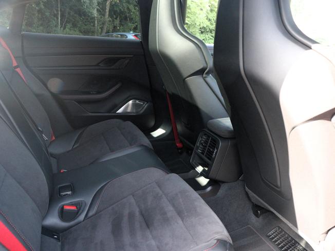PORSCHE Taycan Photo 12