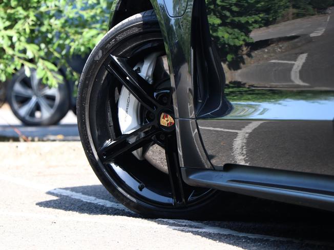 PORSCHE Taycan Photo 14