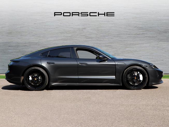 PORSCHE Taycan Photo 16