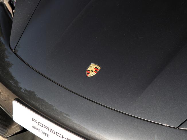 PORSCHE Taycan Photo 19