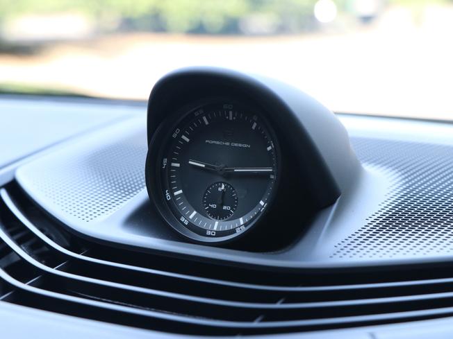 PORSCHE Taycan Photo 25