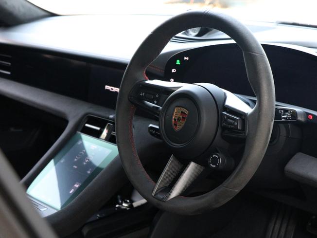 PORSCHE Taycan Photo 33