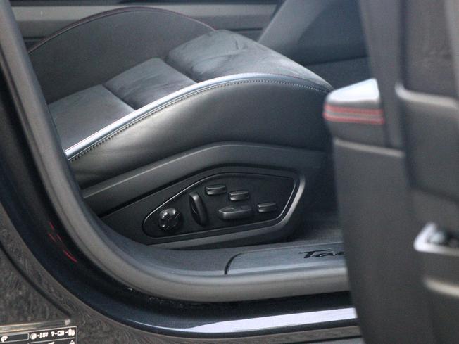 PORSCHE Taycan Photo 37