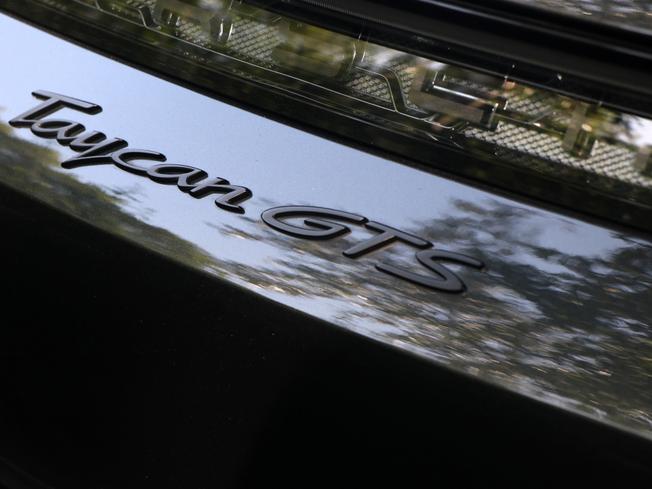 PORSCHE Taycan Photo 38