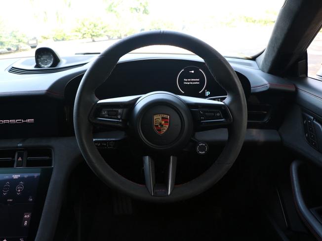 PORSCHE Taycan Photo 42