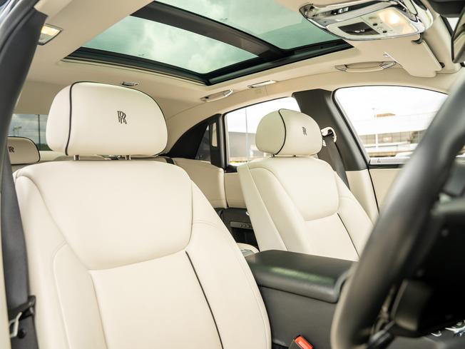 ROLLS-ROYCE Ghost Photo 12