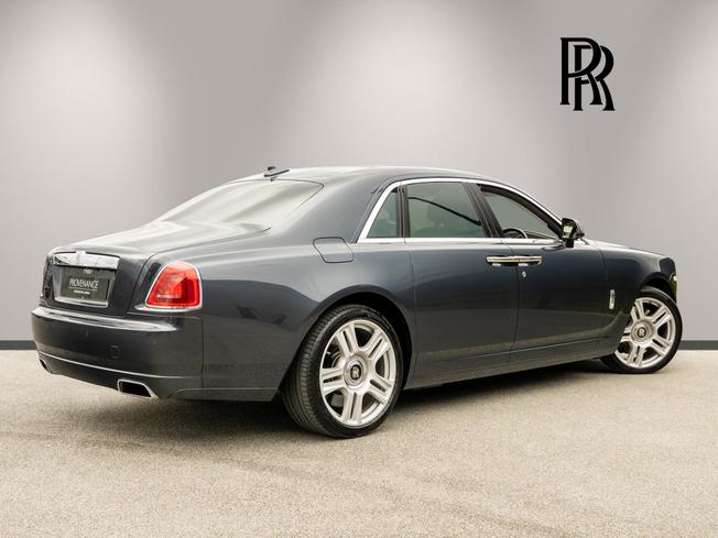 ROLLS-ROYCE Ghost Photo 2