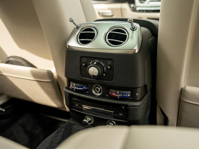 ROLLS-ROYCE Ghost Photo 24