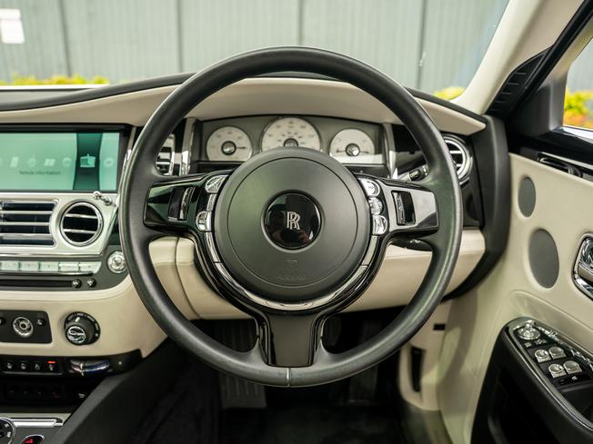 ROLLS-ROYCE Ghost Photo 25