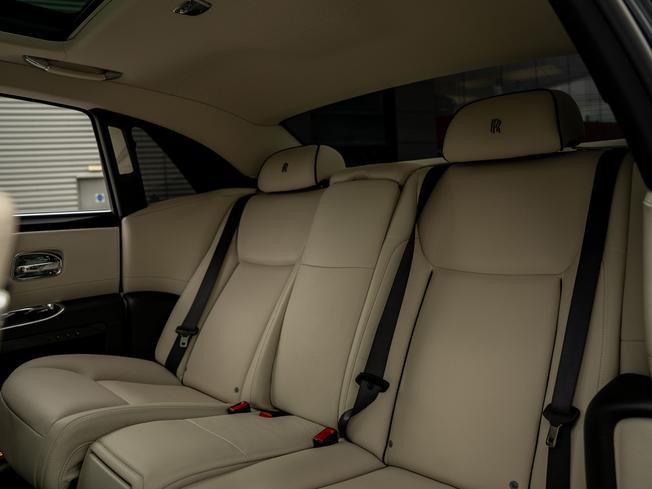 ROLLS-ROYCE Ghost Photo 27