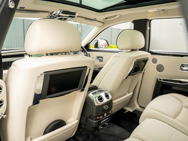 ROLLS-ROYCE Ghost Photo 28