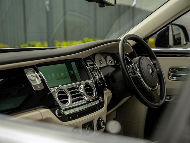 ROLLS-ROYCE Ghost Photo 29