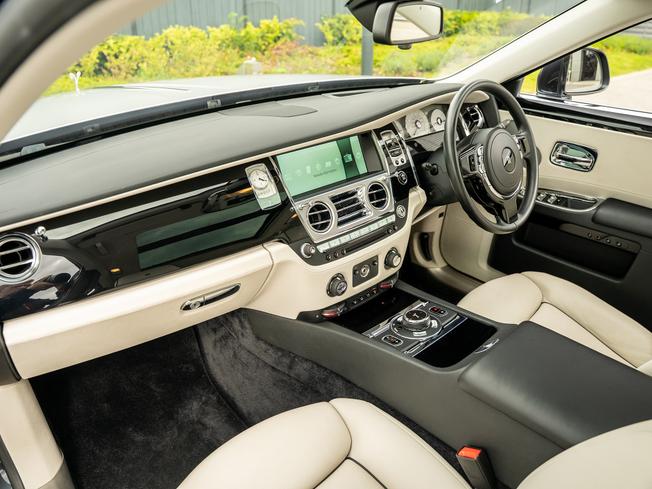 ROLLS-ROYCE Ghost Photo 30