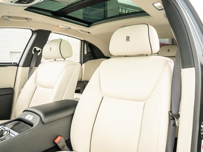 ROLLS-ROYCE Ghost Photo 31
