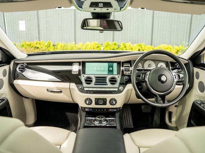 ROLLS-ROYCE Ghost Photo 4