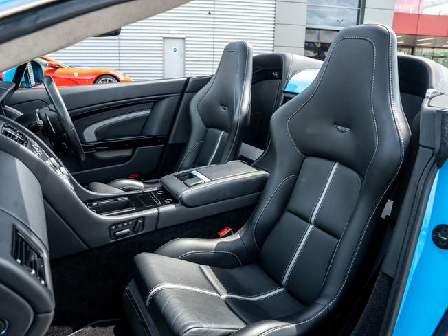 ASTON MARTIN Vantage Photo 12