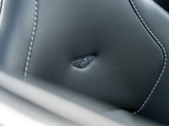 ASTON MARTIN Vantage Photo 17