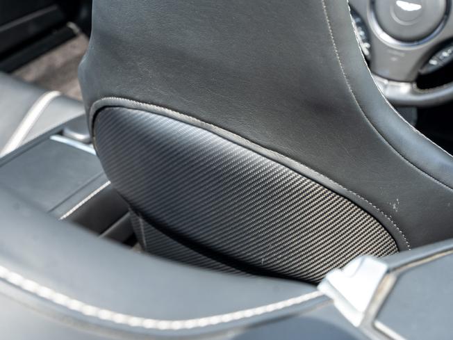 ASTON MARTIN Vantage Photo 18