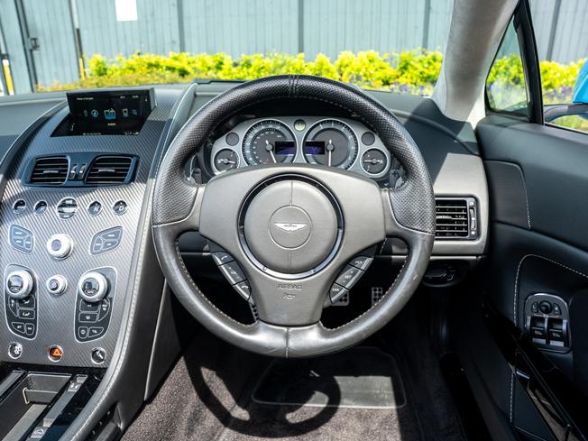 ASTON MARTIN Vantage Photo 19