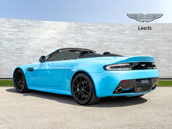 ASTON MARTIN Vantage Photo 2