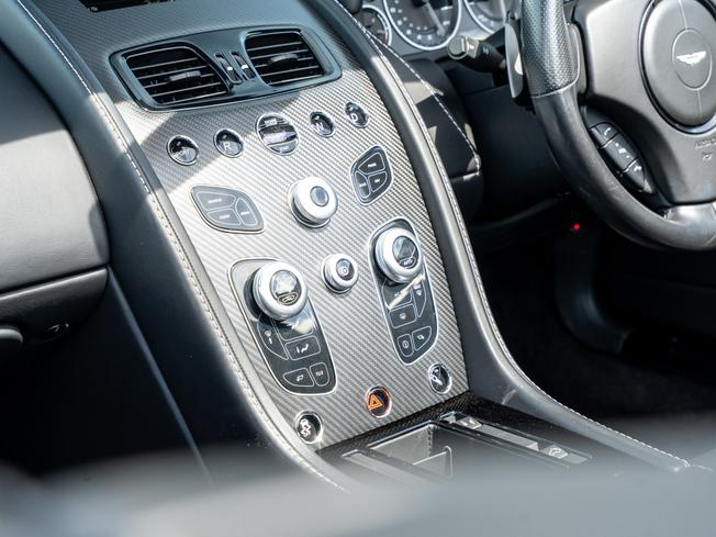 ASTON MARTIN Vantage Photo 22