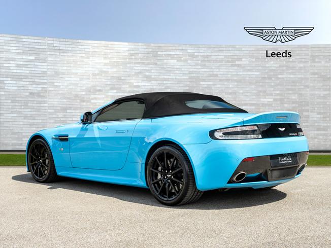 ASTON MARTIN Vantage Photo 26