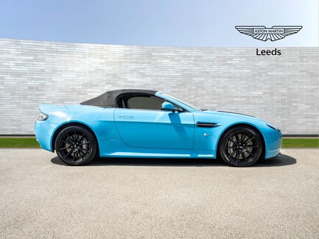 ASTON MARTIN Vantage Photo 29
