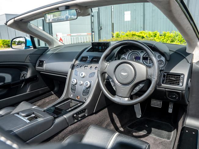 ASTON MARTIN Vantage Photo 3