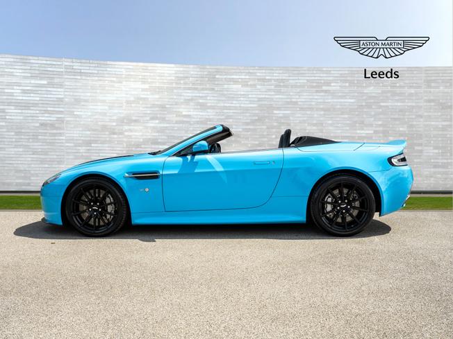 ASTON MARTIN Vantage Photo 31