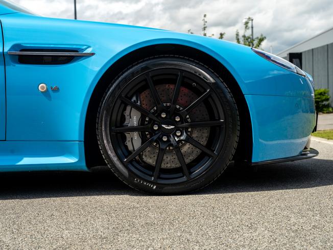 ASTON MARTIN Vantage Photo 35