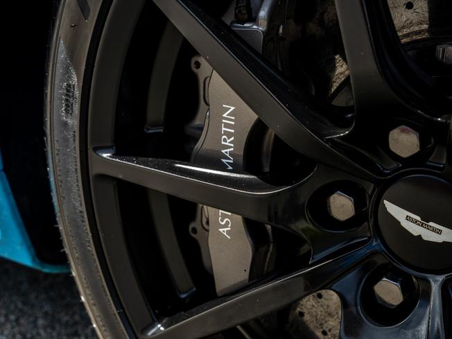 ASTON MARTIN Vantage Photo 36
