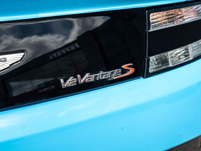 ASTON MARTIN Vantage Photo 38