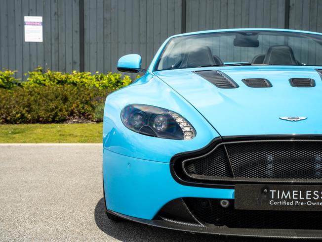 ASTON MARTIN Vantage Photo 40