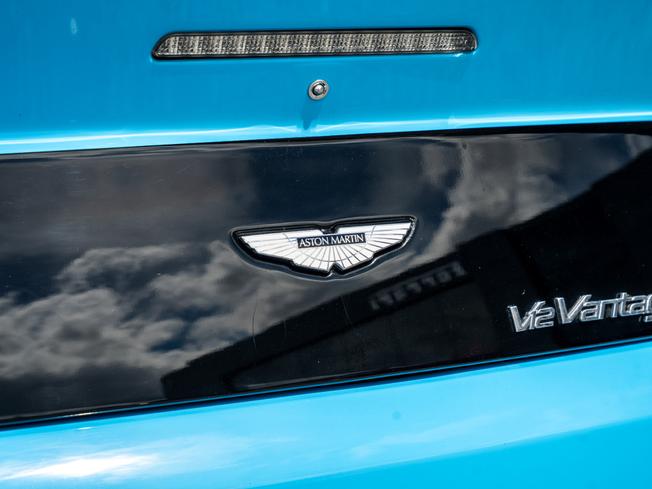 ASTON MARTIN Vantage Photo 8