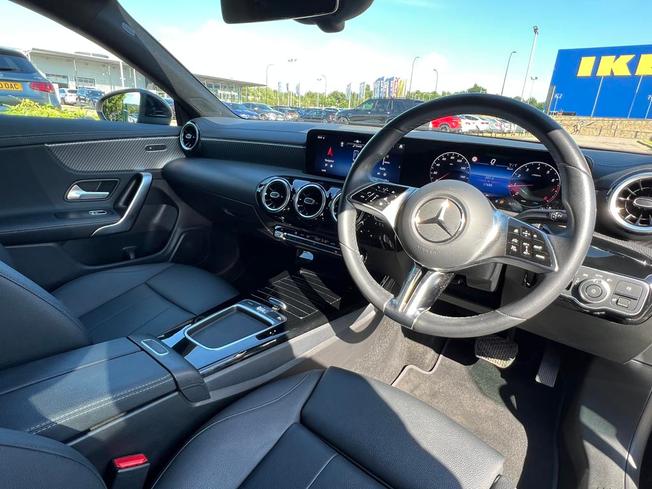 MERCEDES-BENZ CLA Class Photo 2