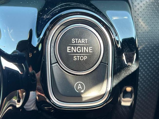 MERCEDES-BENZ CLA Class Photo 23