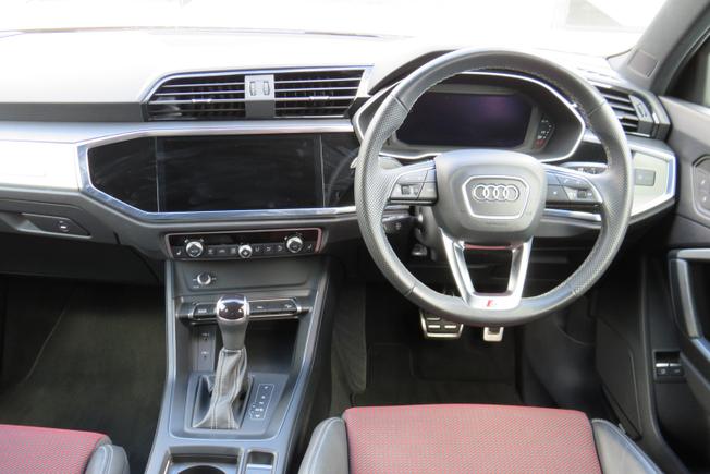 AUDI Q3 Photo 11