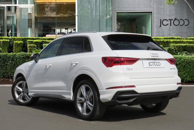 AUDI Q3 Photo 2