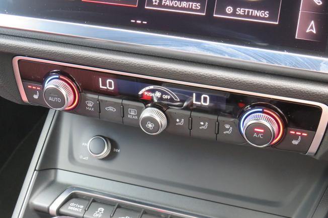 AUDI Q3 Photo 34