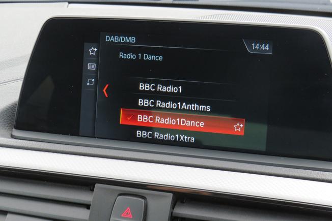 BMW 2 Series Photo 27